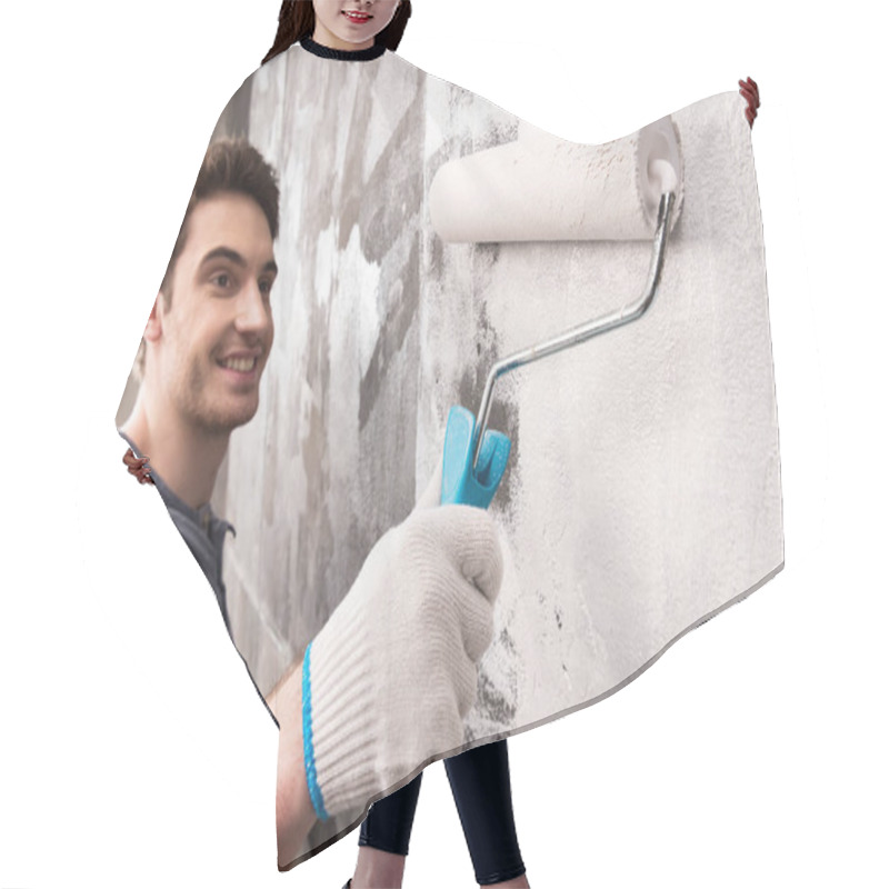 Personality  Man Painting Wall Hair Cutting Cape