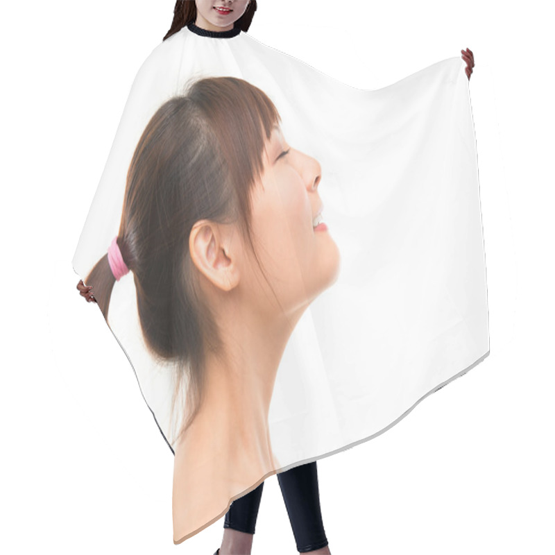 Personality  Asian Skincare Woman Side View Deep Breath Refreshing Hair Cutting Cape