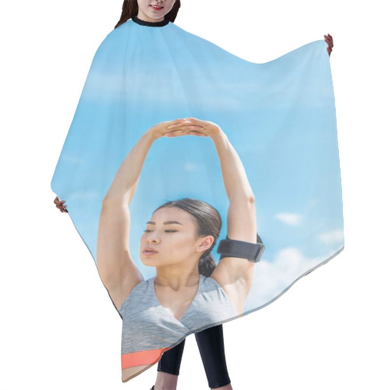 Personality  Asian Sportswoman Stretching Hair Cutting Cape