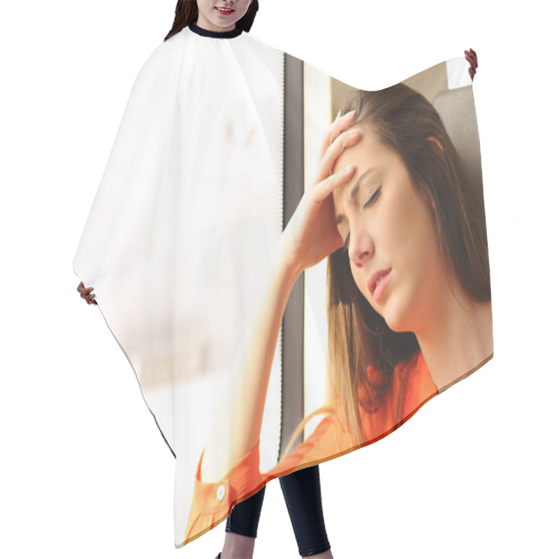 Personality  Passenger Feeling Dizzy In A Train Travel Hair Cutting Cape