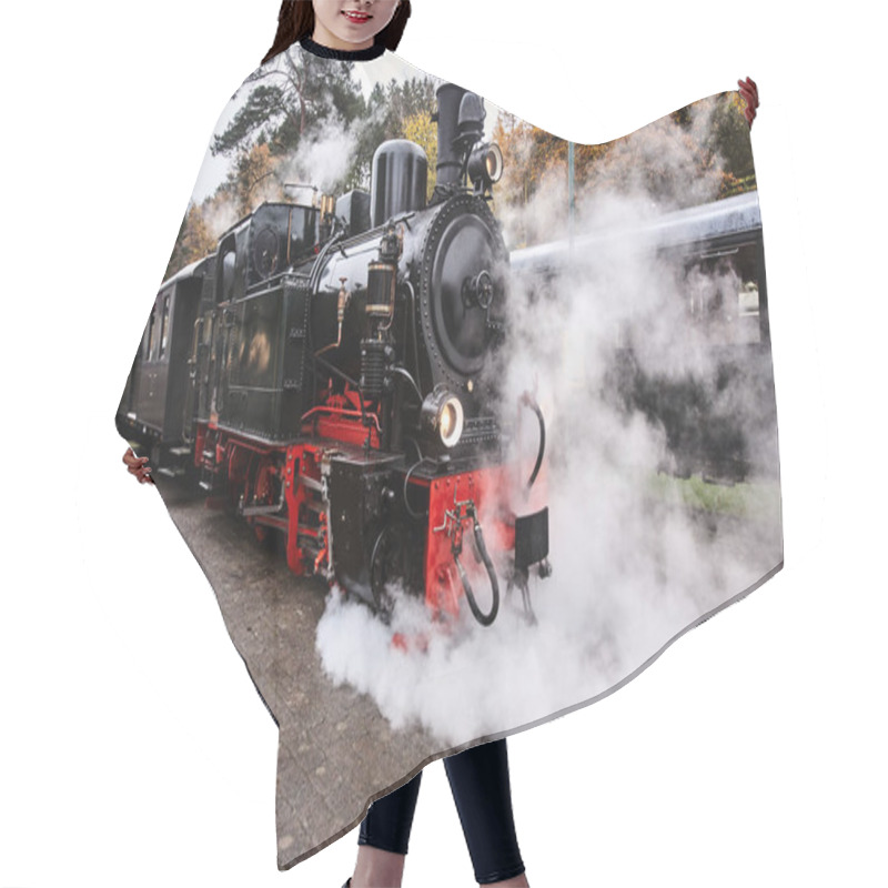 Personality  Locomotive With Steam Hair Cutting Cape