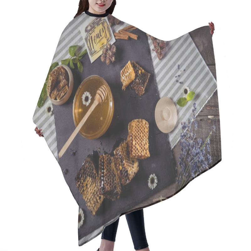 Personality  Honeycombs With Flowers And Card  Hair Cutting Cape