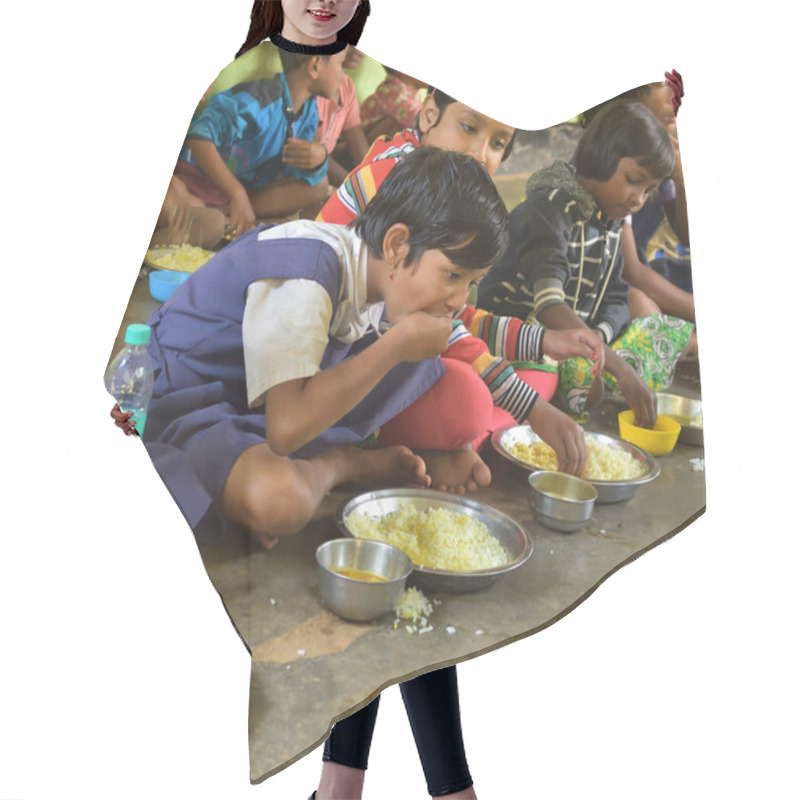 Personality  Mid Day Meal Program, An Indian Government Initiative, Is Being Running In A Primary School. Pupils Are Taking Their Meal. Hair Cutting Cape