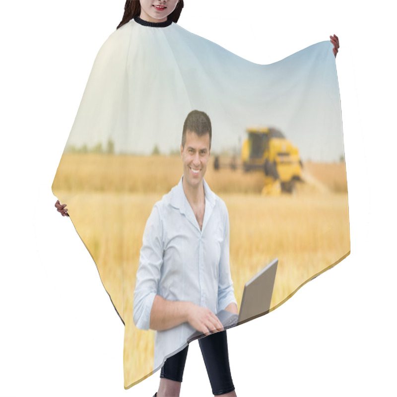 Personality  Businessman With Laptop In Field Hair Cutting Cape