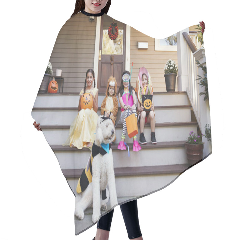 Personality  Children And Dog In Halloween Costumes For Trick Or Treating Hair Cutting Cape