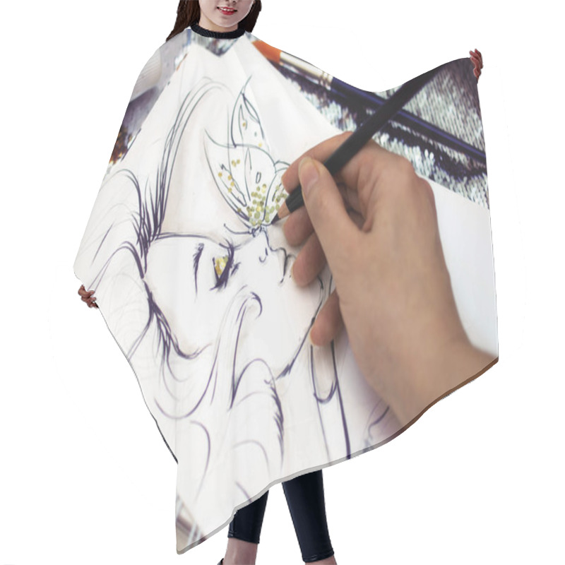 Personality  Fashion Illustrator Drawing A Sketch With Glitter Hair Cutting Cape