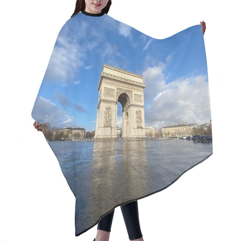 Personality  Paris, Arc De Triomphe During A Cloudy Day Hair Cutting Cape