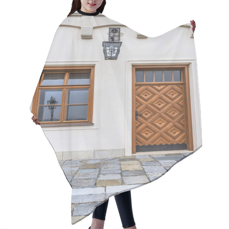 Personality  Old Window, Door And Lantern Hair Cutting Cape