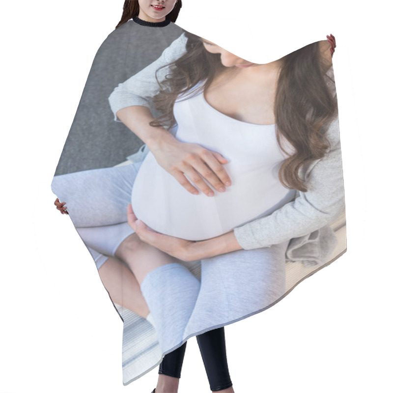 Personality  Pregnant Woman Touching Belly Hair Cutting Cape