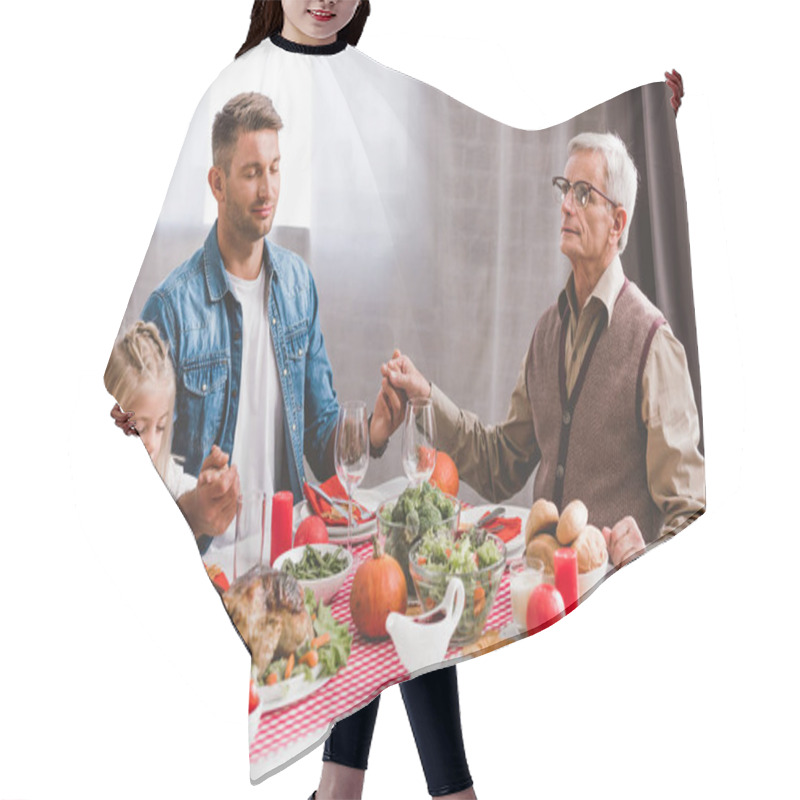 Personality  Father, Granddaughter And Grandfather Holding Hands And Prying In Thanksgiving Day     Hair Cutting Cape