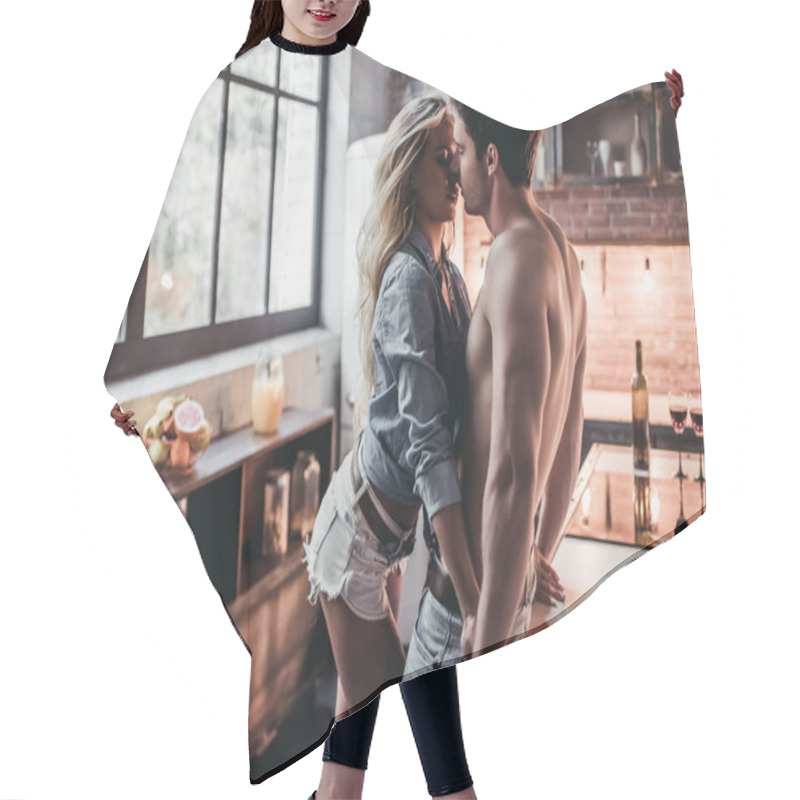 Personality  Couple On Kitchen Hair Cutting Cape