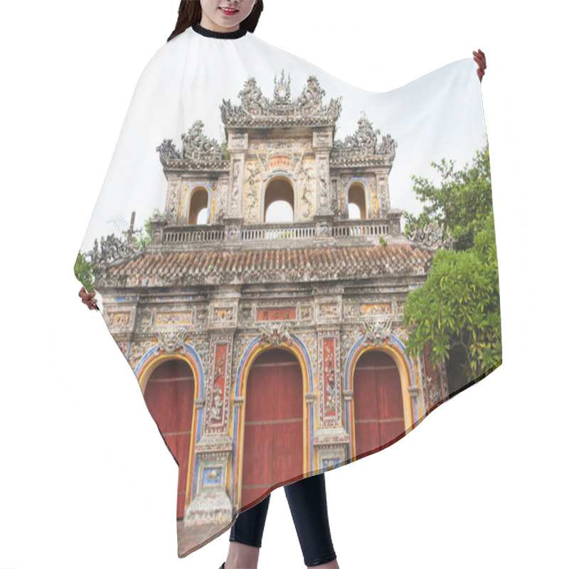 Personality  Royal Gate In Hue, Vietnam Hair Cutting Cape