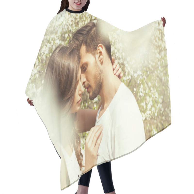 Personality  Beautiful Kissing Couple Hair Cutting Cape