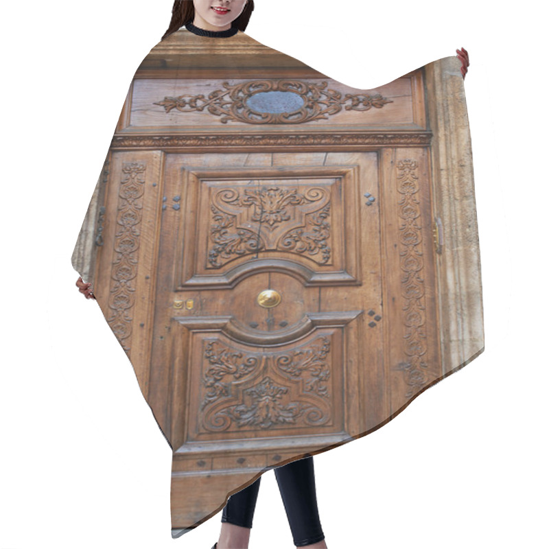 Personality  Wooden Gate With Carvings Hair Cutting Cape