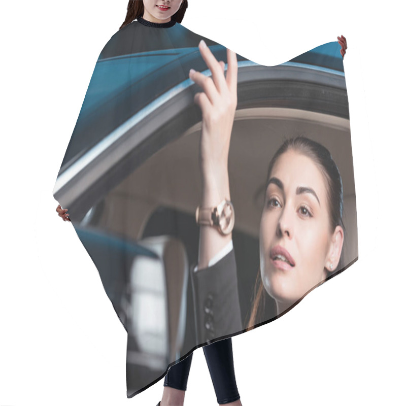 Personality  Woman Calling Drive-through Employee Hair Cutting Cape