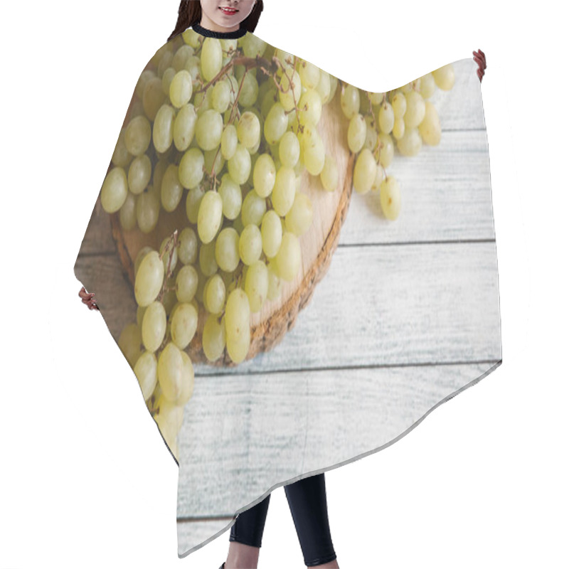 Personality  Bunches Of White Grapes Hair Cutting Cape