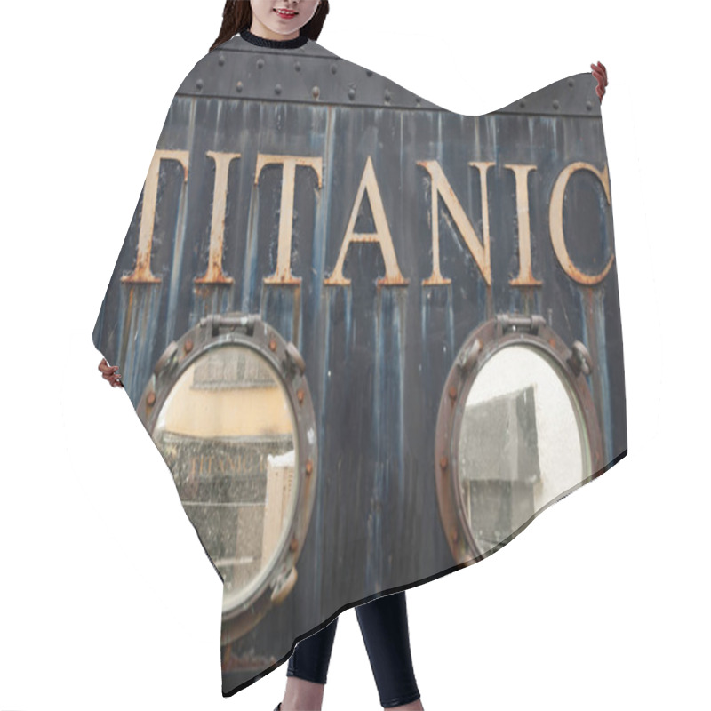 Personality  Titanic Sign, Door And Round Glasses In CobhTitanic Door Hair Cutting Cape