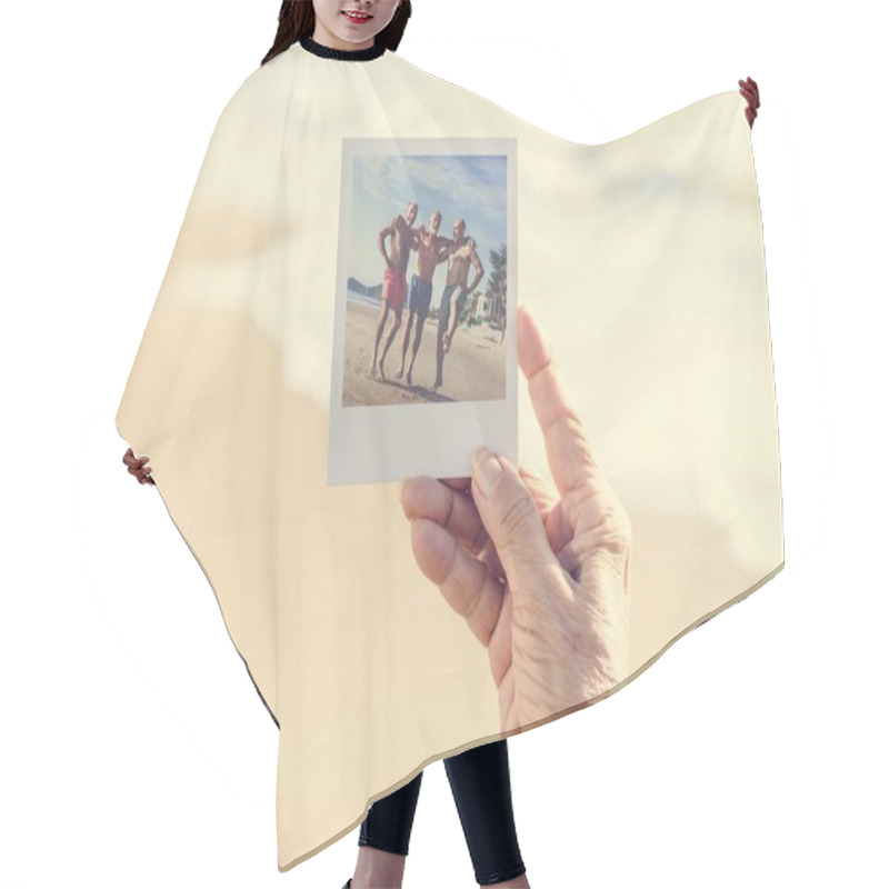 Personality  Old Lady Holding A Photograph At The Beach Hair Cutting Cape