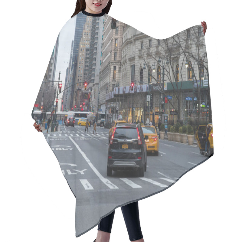 Personality  New York City - Circa 2018: Manhattan Street View Morning Traffic Driving On Avenue Through Herald Square Hair Cutting Cape