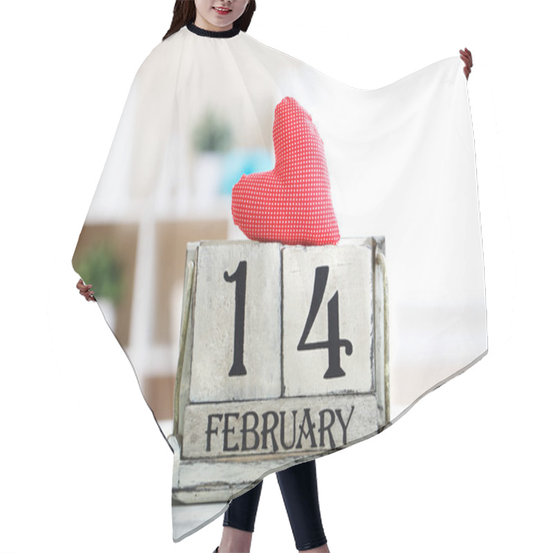 Personality  Valentines Day With Wooden Block Calendar Hair Cutting Cape