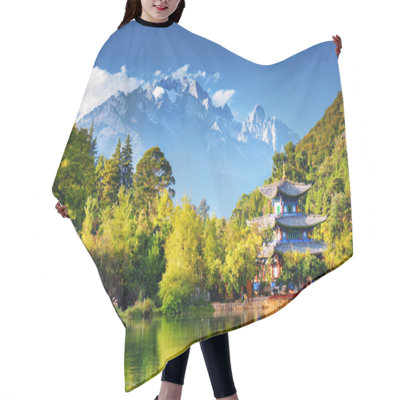 Personality  The Jade Dragon Snow Mountain And The Moon Embracing Pavilion Hair Cutting Cape