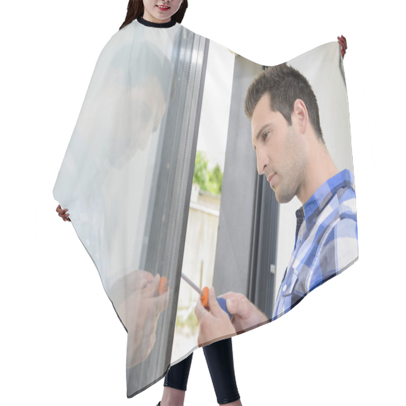 Personality  Fitting A New Door Frame Hair Cutting Cape