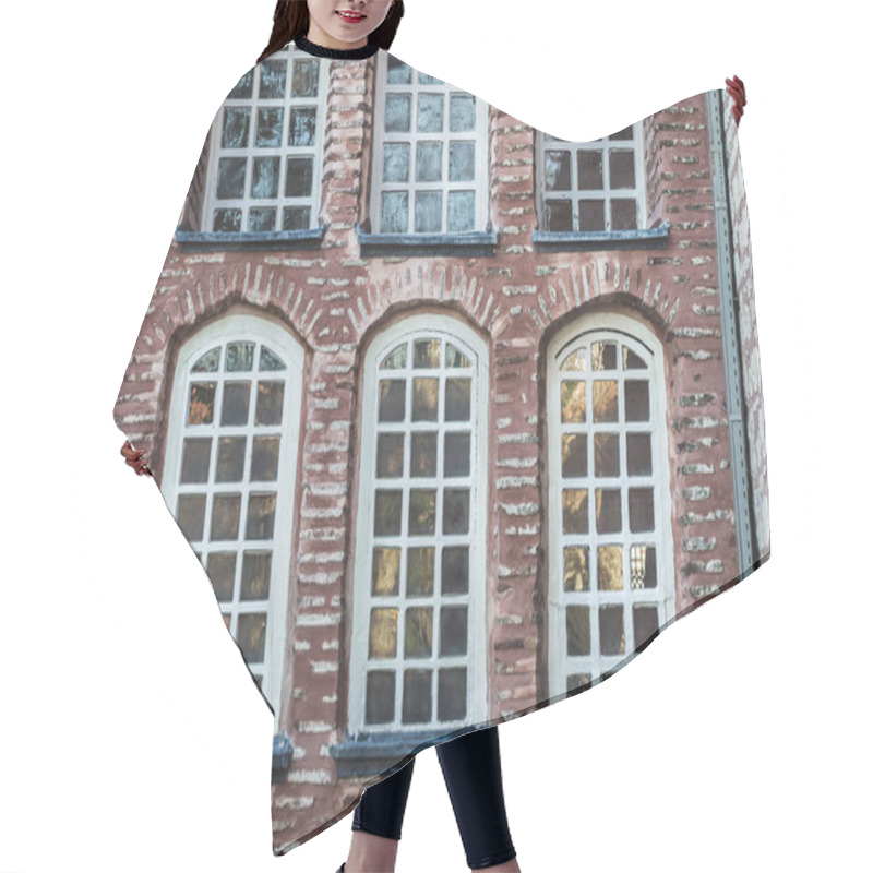 Personality  Beautiful Stone And Bricks Facades Hair Cutting Cape