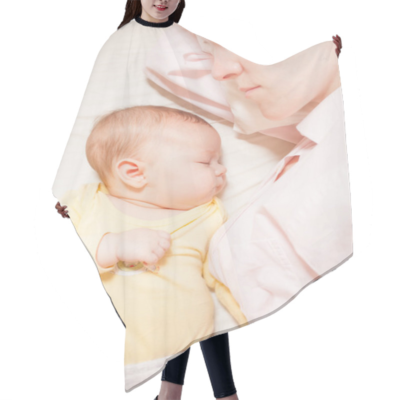 Personality  Co-sleeping Mother And Baby Hair Cutting Cape