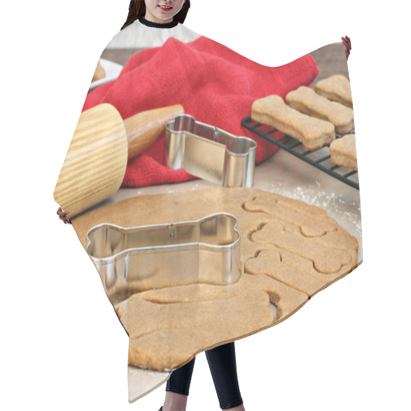 Personality  Making Dog Biscuits Hair Cutting Cape