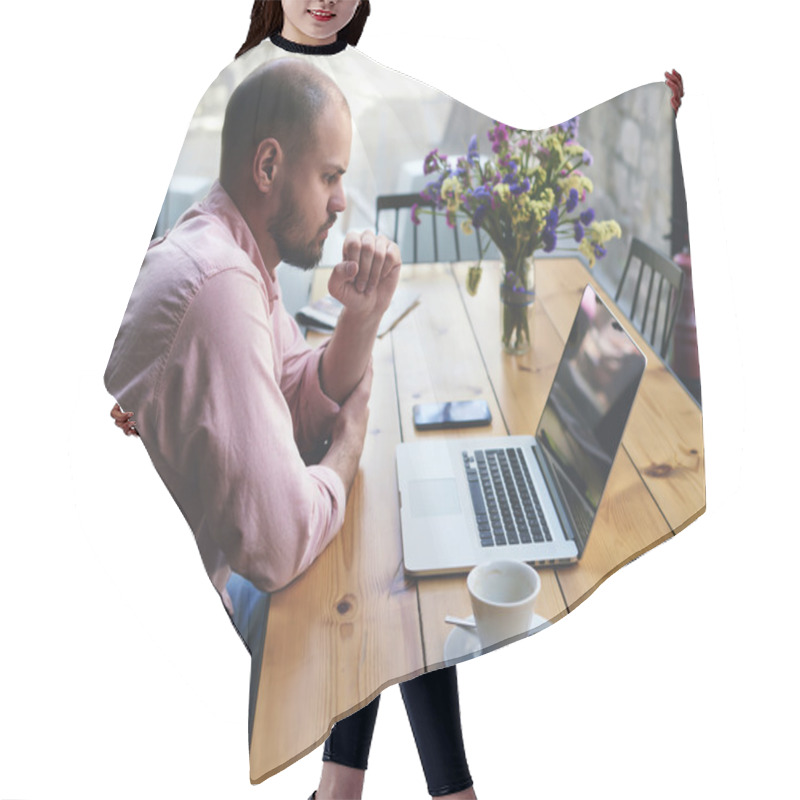 Personality  Male Freelancer Work On Laptop Computer Hair Cutting Cape