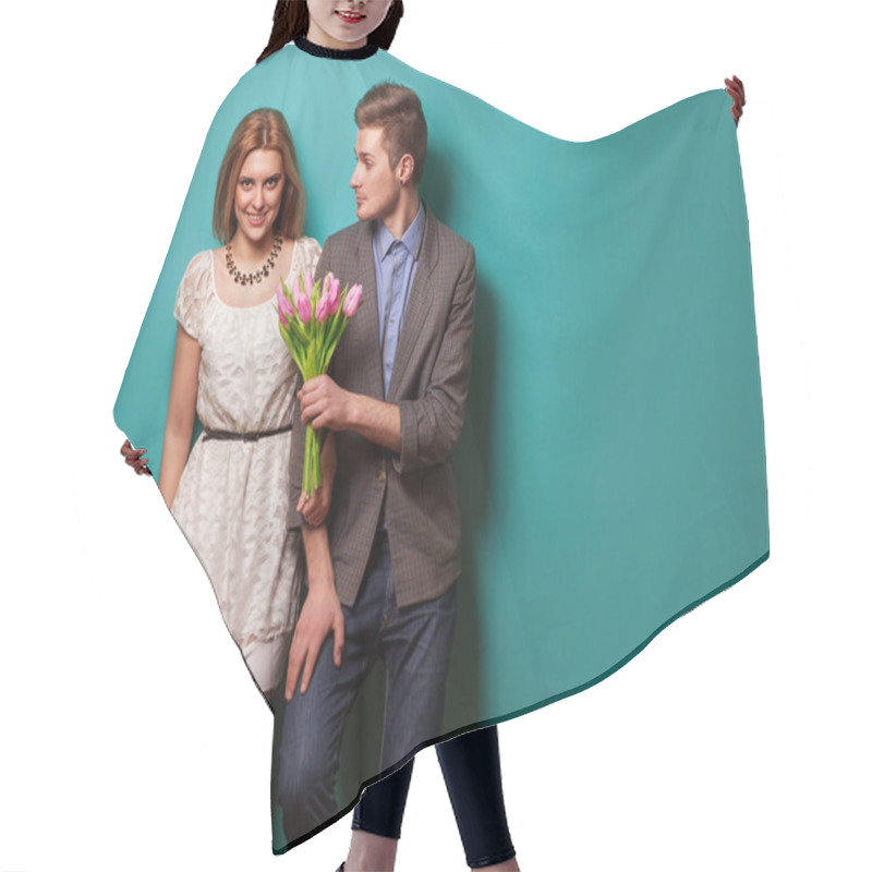 Personality  Beautiful Couple In Love With Flowers Tulips Hair Cutting Cape