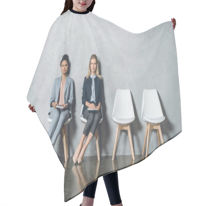 Personality  Multicultural Businesswomen Waiting For Interview Hair Cutting Cape