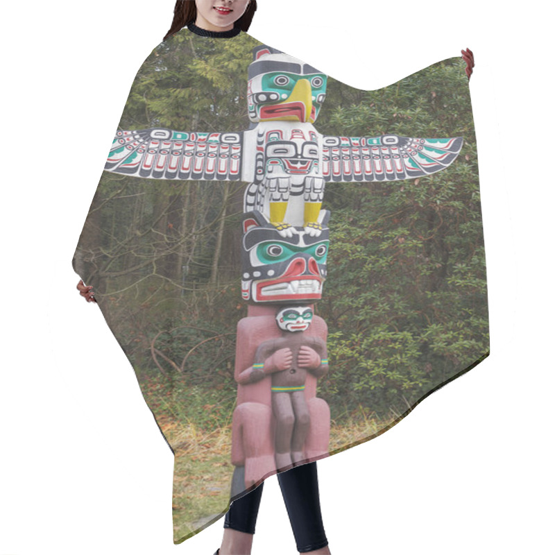 Personality  Totem Pole Hair Cutting Cape