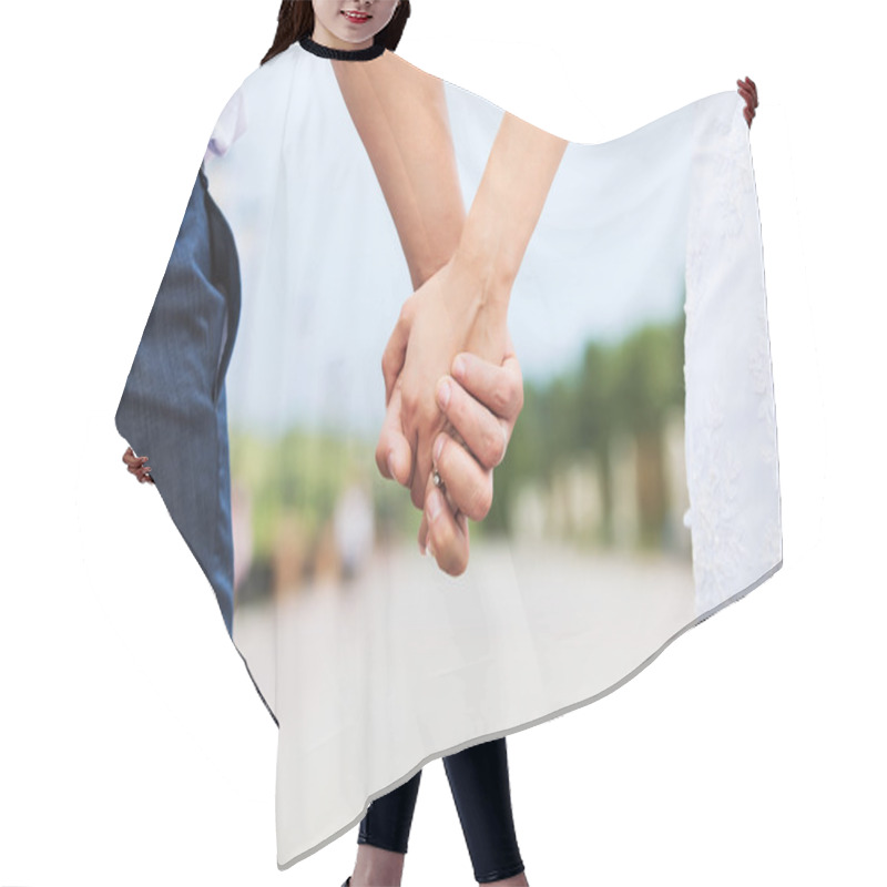 Personality  Wedding Photo Of Married Couple Holding Hands Hair Cutting Cape