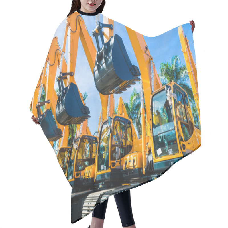 Personality  Shovel Excavator On Rental Company Site Hair Cutting Cape