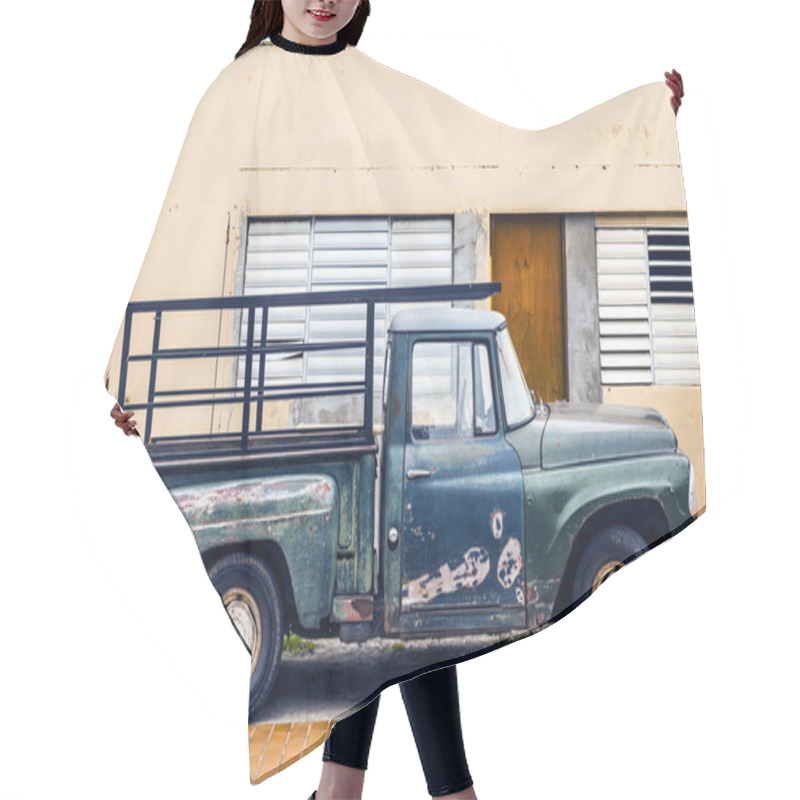 Personality  Old Pick Up Truck Hair Cutting Cape