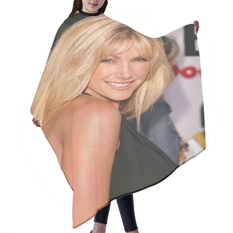 Personality  Brande Roderick Hair Cutting Cape