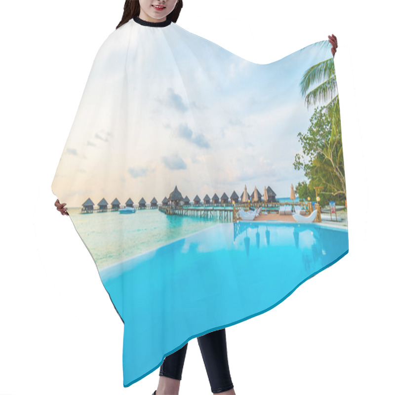 Personality  Outdoor Swimming Pool Hair Cutting Cape