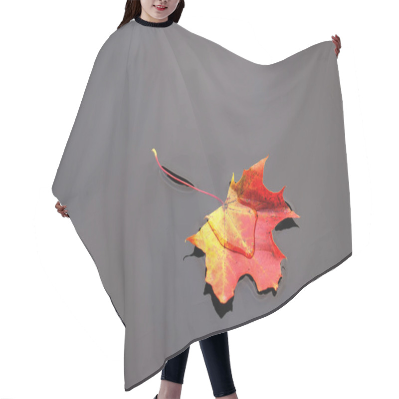 Personality  Maple Leaf In Water Hair Cutting Cape