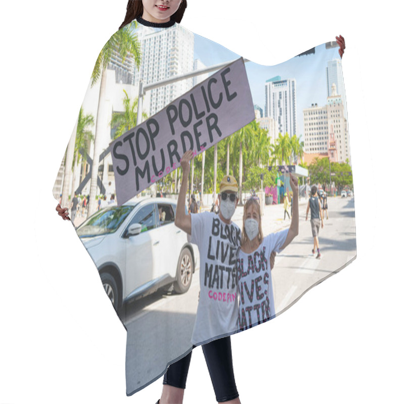 Personality  Miami Downtown, FL, USA - MAY 31, 2020: Stop Police Murder. Code Pink, Women For Peace Activists. Couple Of White Elderly People Protest Against Racism In The Middle Of A Pandemic. Hair Cutting Cape