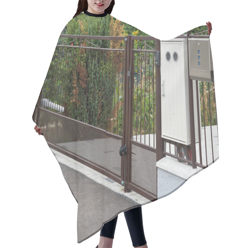 Personality  Gate With Electric Opener  And Outdoor Electricity Meter Box Cover And Mailbox Hair Cutting Cape