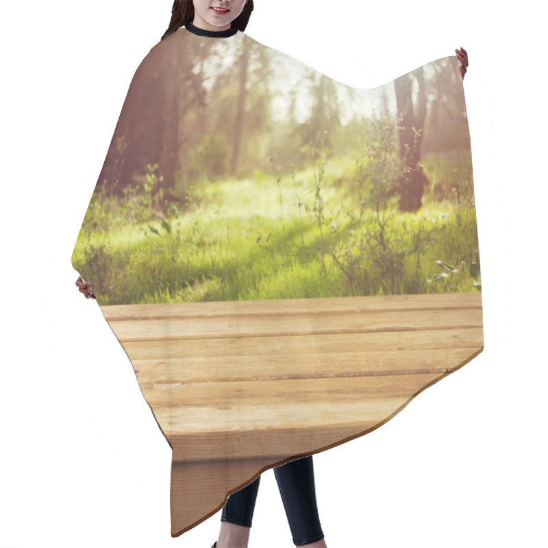 Personality  Empty Wooden Deck Table Hair Cutting Cape