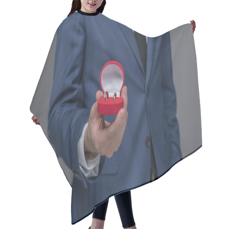 Personality  Man Holding Jewelry  Hair Cutting Cape