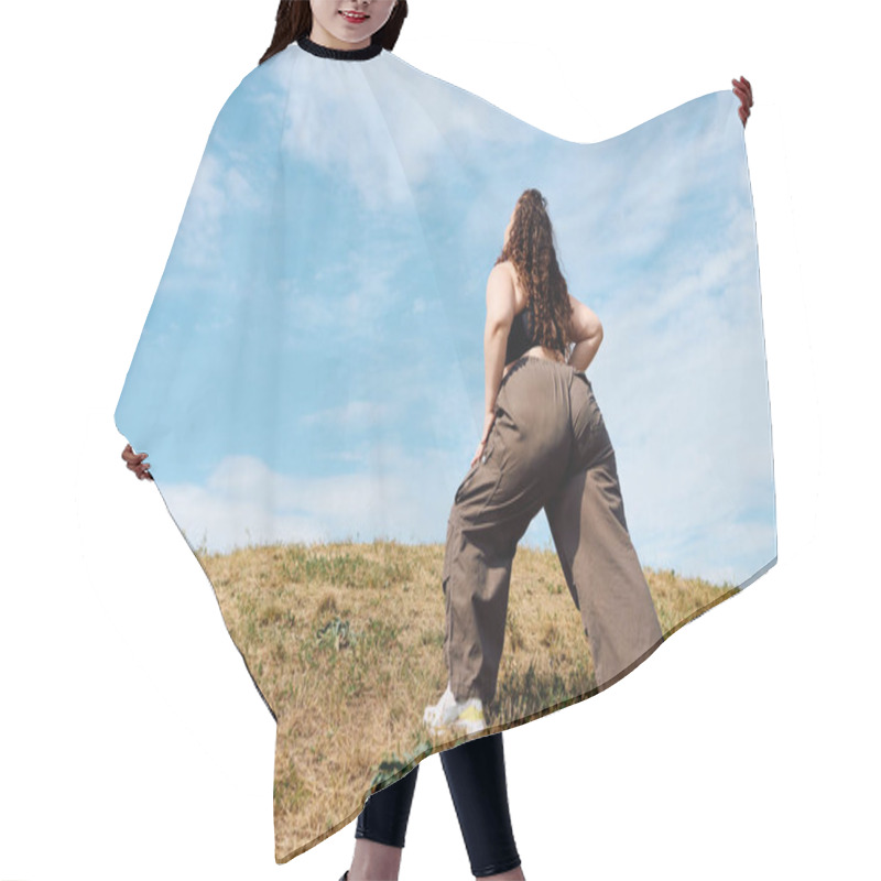 Personality  A Confident Plus Size Woman Stands In A Sunlit Field, Embracing The Beauty Of Nature Around Her. Hair Cutting Cape