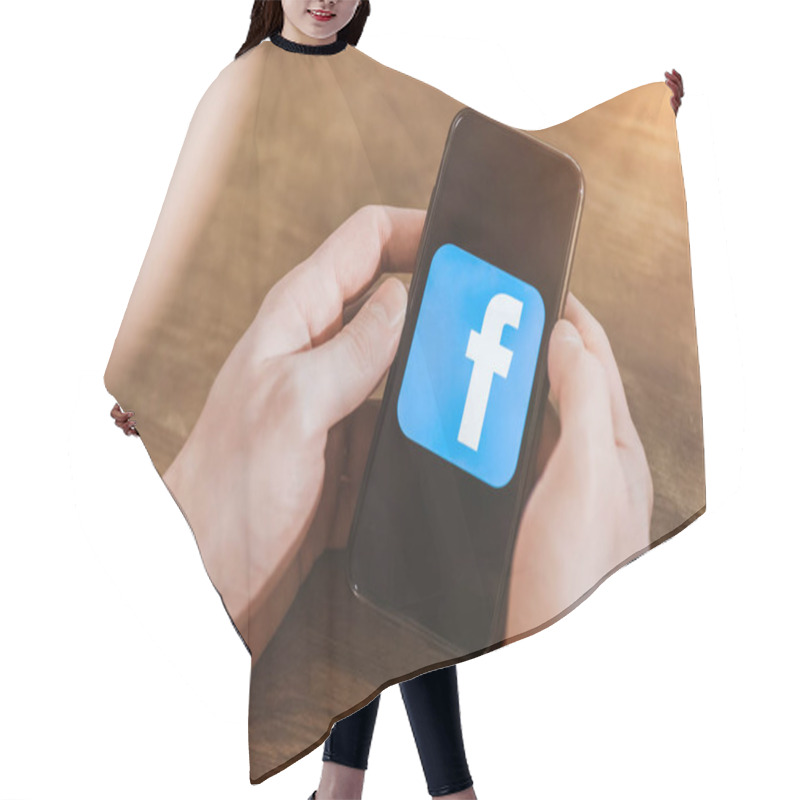 Personality  Facebook Logo Icon On Screen Hair Cutting Cape