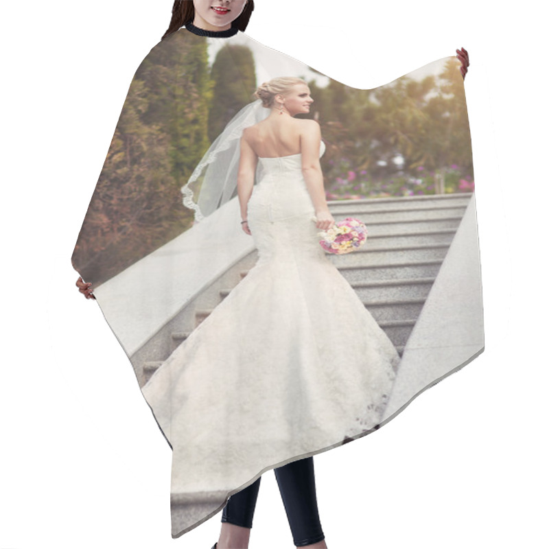 Personality  Bride In Wedding Day With Bouquet Hair Cutting Cape