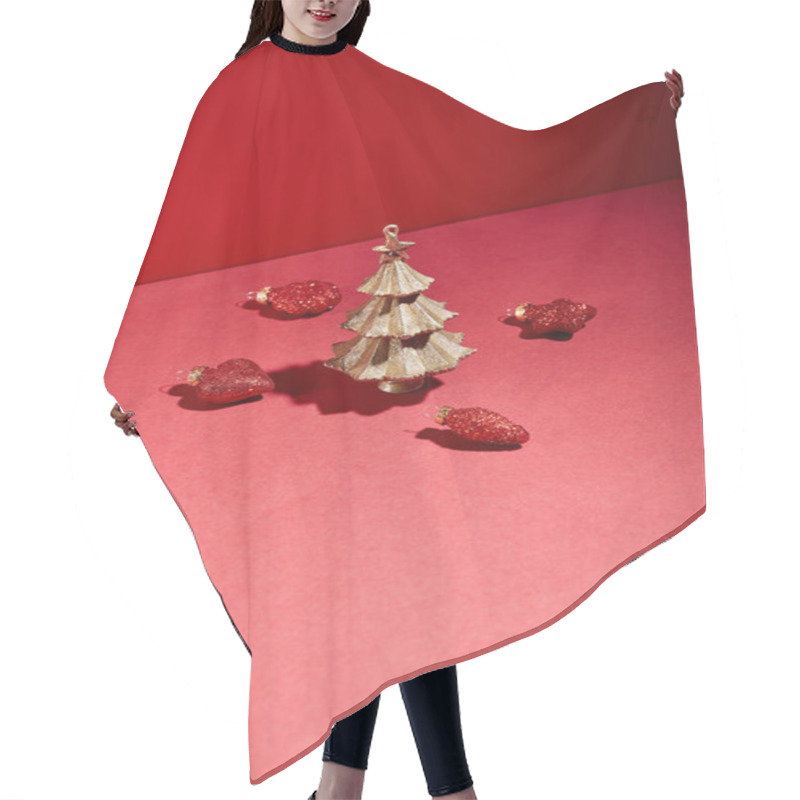 Personality  Decorative Golden Christmas Tree With Baubles On Red Background Hair Cutting Cape