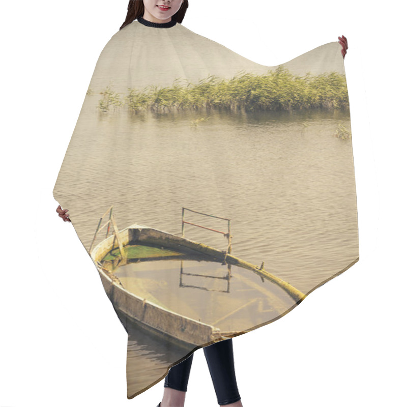 Personality  Abandoned Sinking Boat Hair Cutting Cape