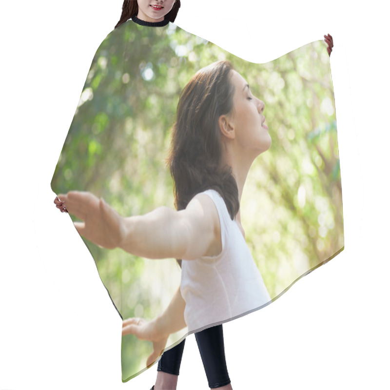 Personality  Girl Enjoying Summer Hair Cutting Cape