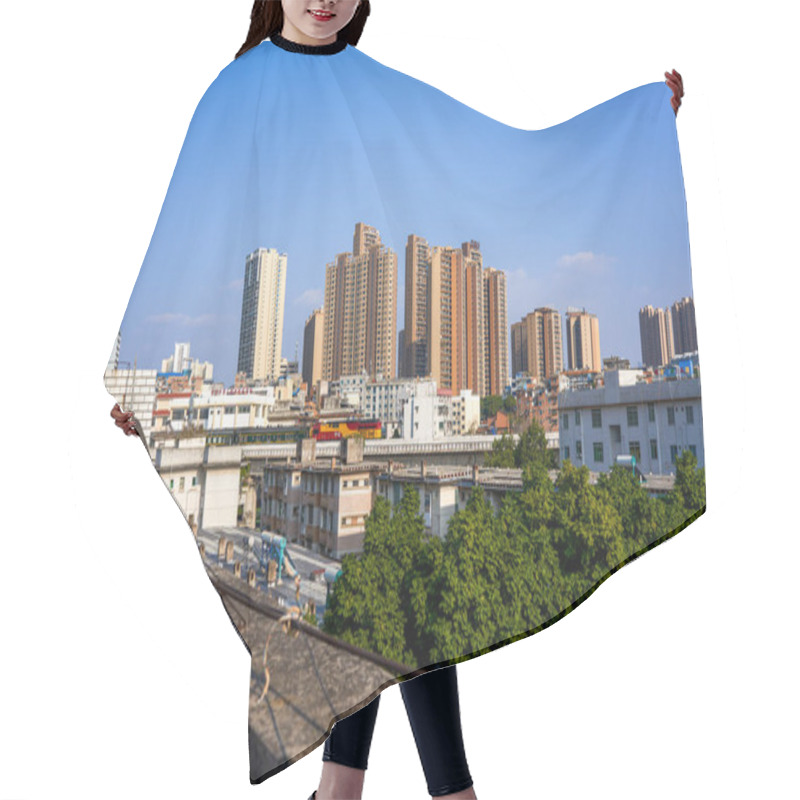 Personality  Urban High-rise Housing Complex And Green Landscape Hair Cutting Cape